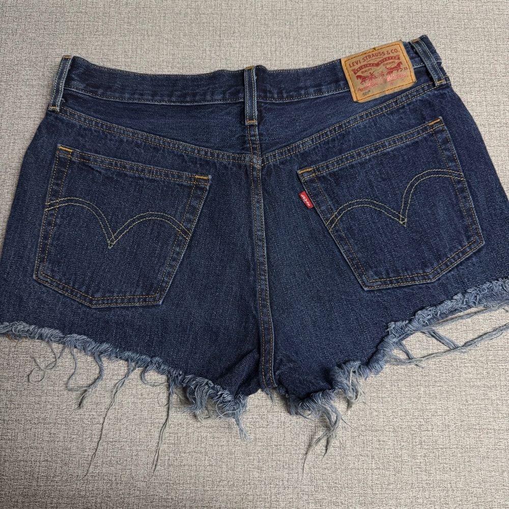 Levi's 501 High Rise Cut Off Denim Shorts W31 Dark Wash Distressed Frayed Hem